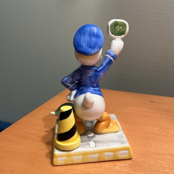Donald Duck figurine stop sign 1990 great condition - Picture 3 of 5